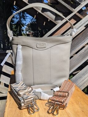 NWT Pom Pom London Hampstead bag in Stone